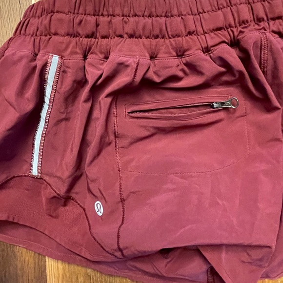 Lululemon Hotty Hot Shorts - Deep Rogue, Sz 6 - Picture 8 of 10